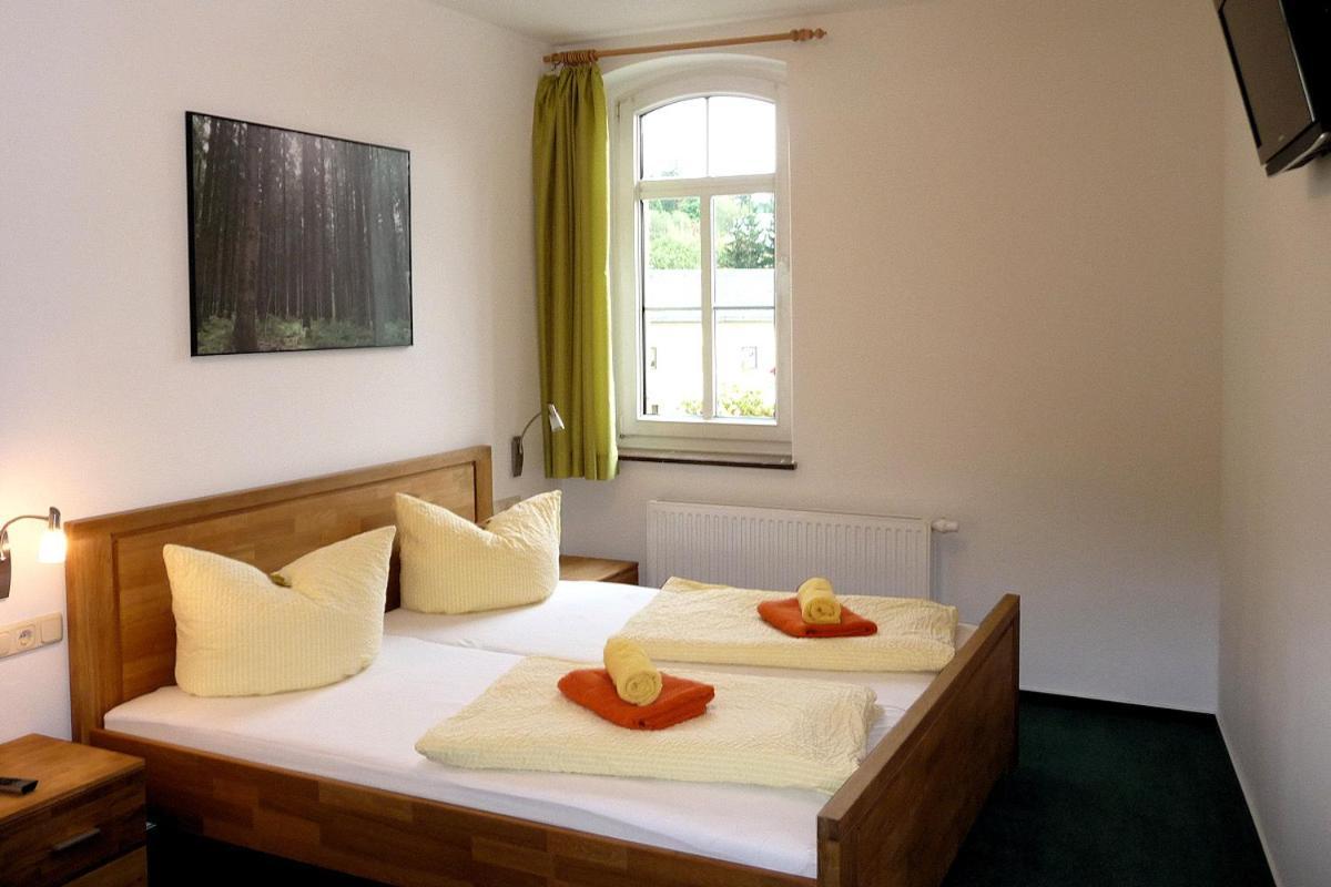 Pension Und Ferienwohnung Am Teich Schleiz Zewnętrze zdjęcie